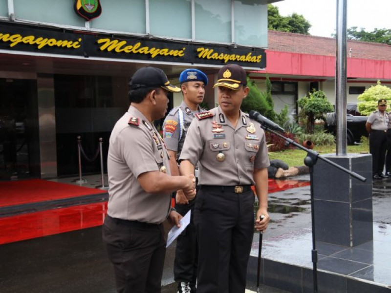 IMG-kapolres-metro-tangerang-kota-memberikan-reward-kepada-anggota-yang-berhasil-menangkap-dan-menindak-tegas-pelaku-residivis-curanmor