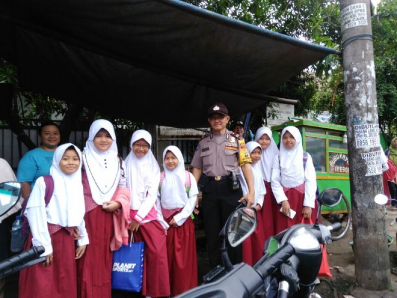 IMG-bhabinkamtibmas-sudimara-barat-melaksanakan-giat-polisi-cinta-sekolah