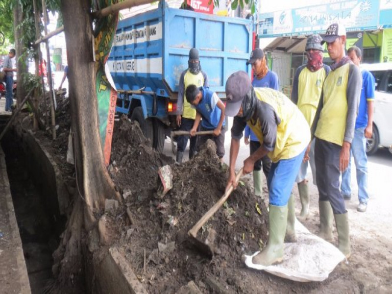 IMG-normalisasi-drainase-melalui-program-tangerang-berbenah