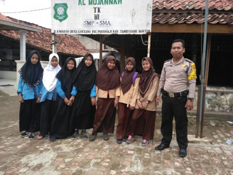 IMG-polkiss-bhabinkamtibmas-bripka-mbahtiar-mengunjungi-sekolah-smp-mujana