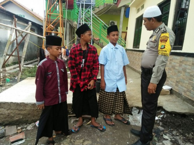 IMG-polsantren-bripka-deni-diponpes-kimiatussaadah-tumbuhkan-keakraban-dikalangan-santri