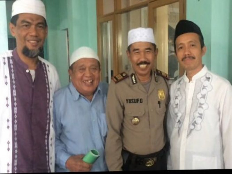 IMG-wakapolsek-neglasari-berbaur-bersama-tokoh-agama-dengan-shalat-jumat-berjamaah