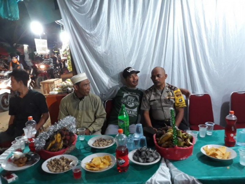 IMG-antisipasi-penyebarang-nyamuk-demam-berdarah-aiptu-supriadi-mengajak-warga-menjaga-kebersihan-lingkungan