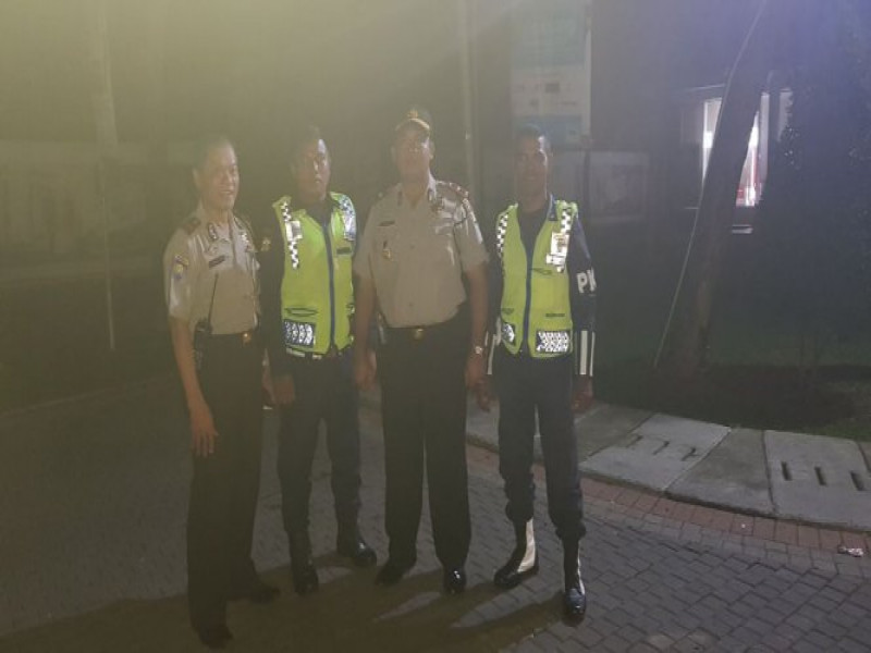 IMG-kapolsek-neglasari-patroli-kewilayahan-pantau-situasi-kamtibmas-malam-hari