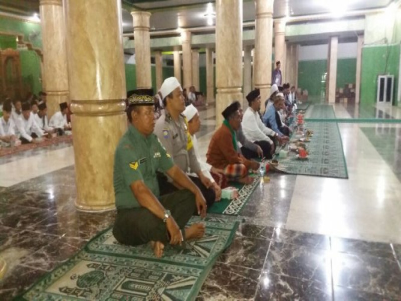 IMG-kanit-binmas-iptu-fahyani-bersama-binmas-alam-jaya-hadiri-peringatan-maulid-nabi-muhammad-saw