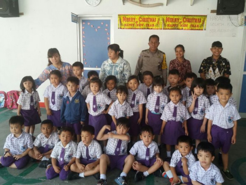 IMG-giat-polkiss-aiptu-endah-sambangi-tk-suari-himbau-guru-awasi-pelajar