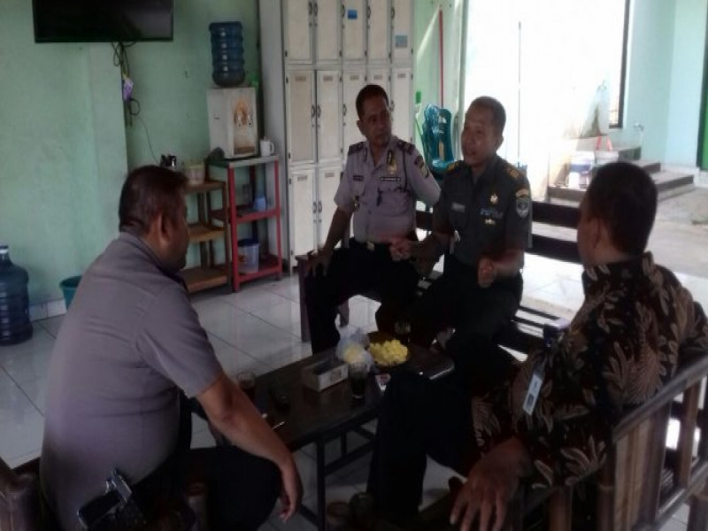 IMG-kapolsek-sepatan-bersama-muspika-rapat-koordinasi-masalah-kantibmas-wilayah