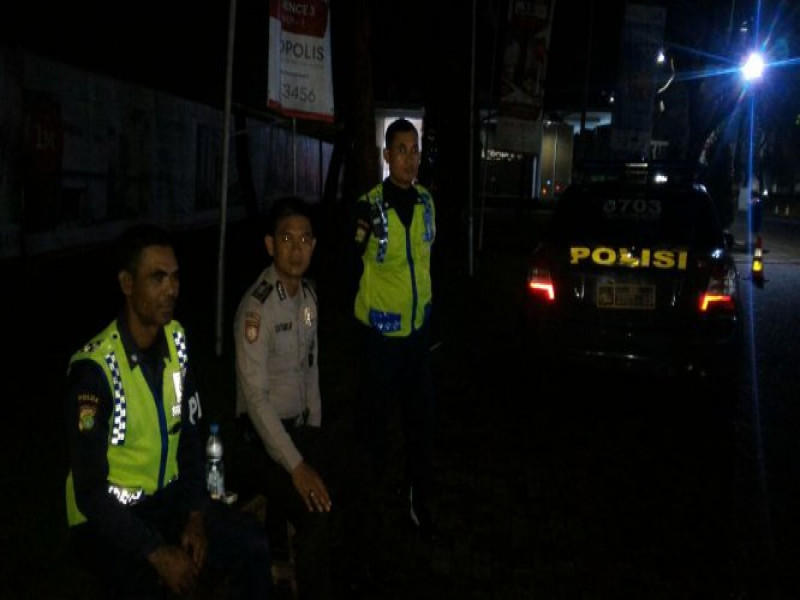 IMG-patroli-dialogis-di-larut-malam-sabhara-polsek-neglasari-himbau-security-tetap-waspada