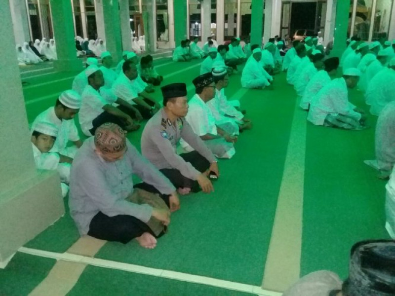 IMG-kanit-binmas-polsek-neglasari-shubuh-dan-zikir-bersama-warga-dalam-maulid-nabi-muhammad-saw