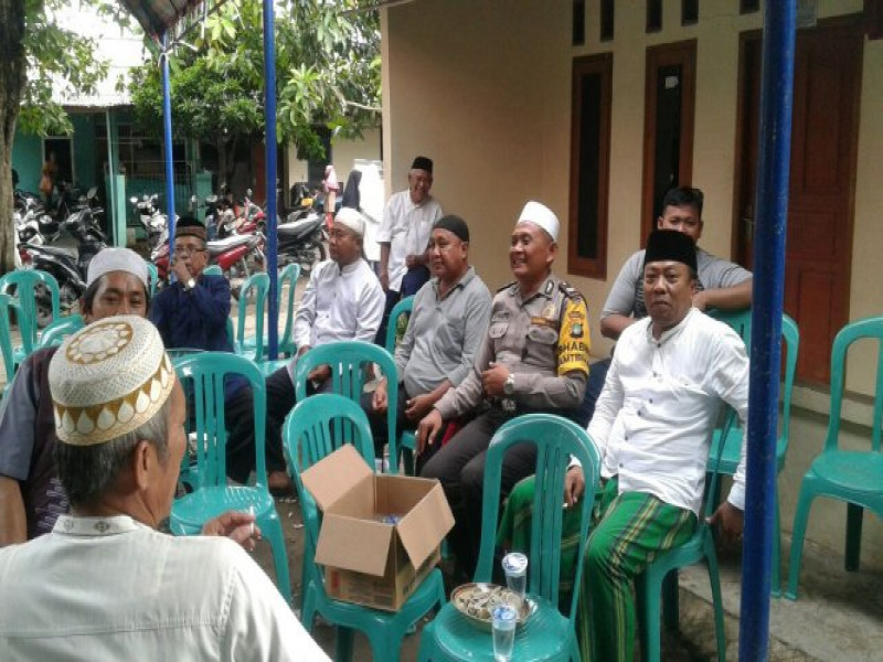 IMG-bhabinkamtibmas-polsek-jatiuwung-aiptu-suwarto-melayat-ke-rumah-duka-alm-muhamad-jabal