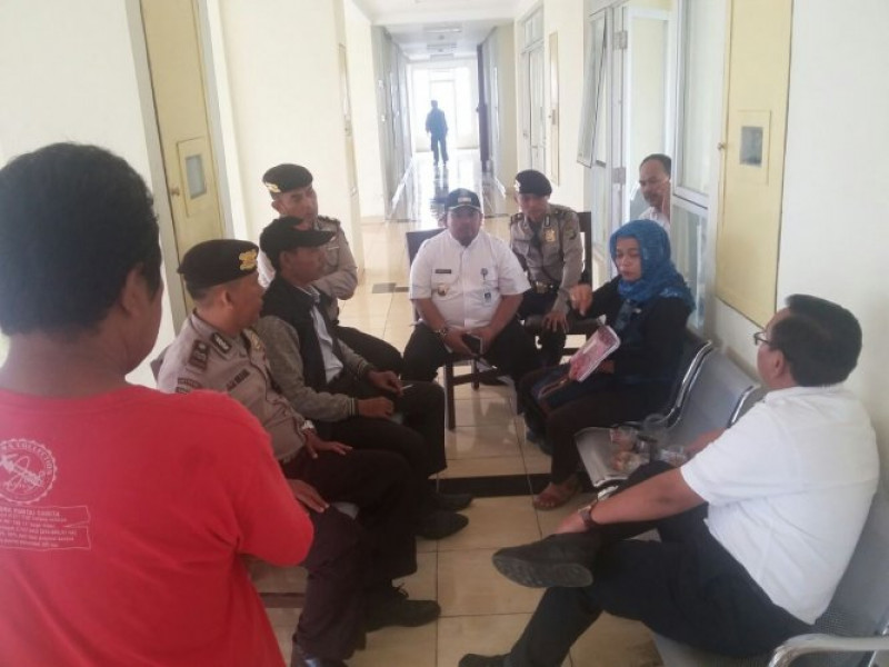 IMG-sabhara-polsek-jatiuwung-patroli-dialogis-ke-rusunawa-pasca-penertiban-warga-kp-mekarsari