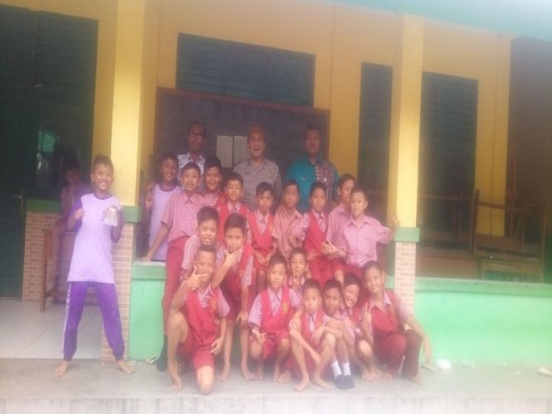 IMG-bhabinkamtibmas-polsek-sepatan-himbau-siswa-siswi-dan-wali-murid-sdn-lebak-wangi