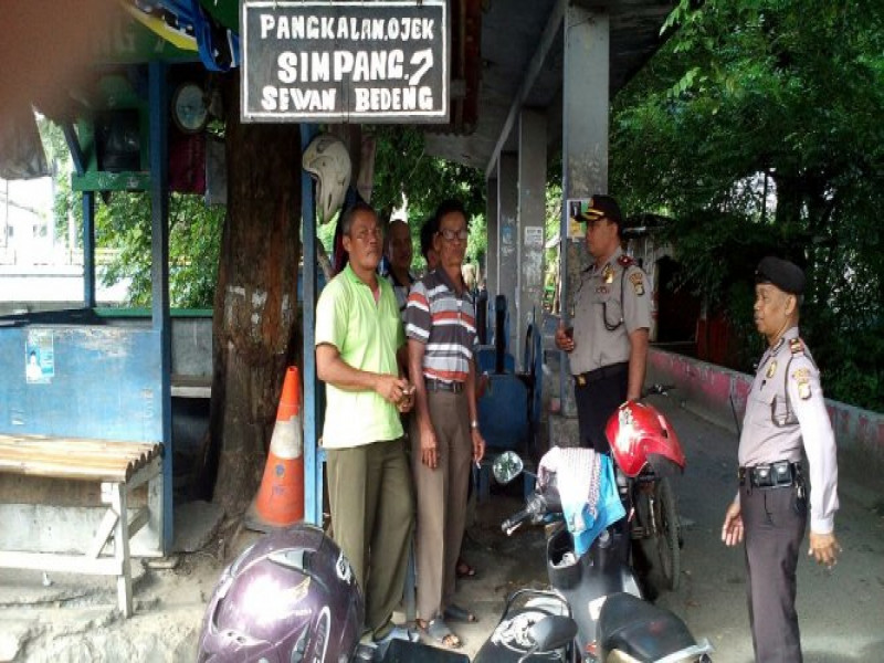 IMG-kapolsek-neglasari-tatap-muka-dan-himbau-pengemudi-ojek-simpang-tujuh