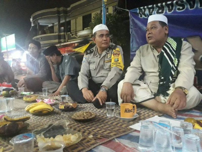 IMG-bhabinkamtibmas-polsek-benda-kelurahan-benda-aiptu-sakip-takziah-ke-rumah-warganya-yang-meninggal-dunia