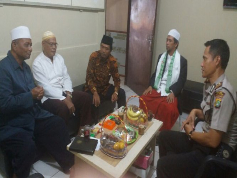 IMG-kanit-binmas-polsek-jatiuwung-menerima-kunjungan-silaturahmi-para-tokoh-agama-dan-tokoh-masyarakat