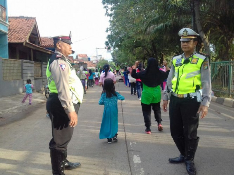 IMG-unit-lantas-polsek-neglasari-laksanakan-pengaturan-pada-car-free-day