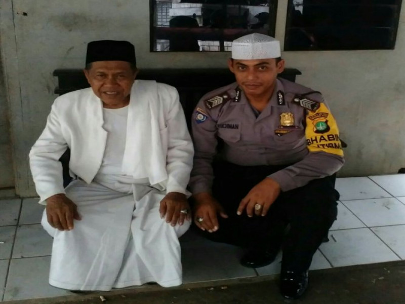 IMG-bripka-ade-rochman-silaturahmi-dengan-ustad-arsanan-tokoh-agama-gandasari