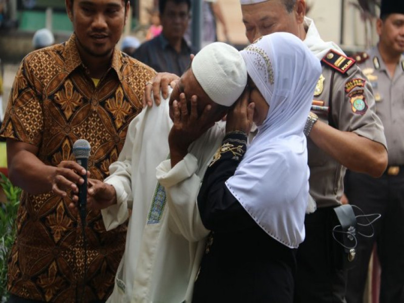 IMG-menghibahkan-tanahnya-untuk-warga-mendirikan-masjid-rumah-bapak-icing-dibedah-dan-diperbaharui-oleh-polres-metro-tangerang-kota