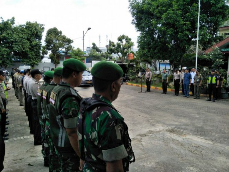 IMG-polsek-jatiuwung-laksanakan-apel-gelar-pasukan-dalam-rangka-pengamanan-natal-dan-tahun-baru-2018