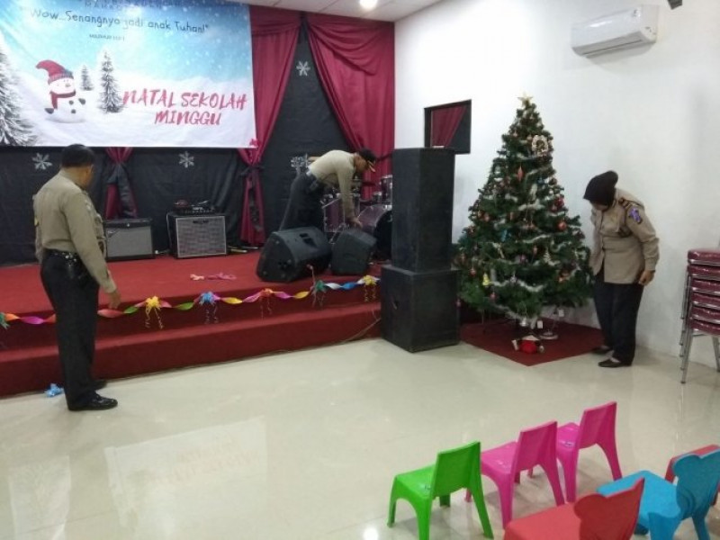 IMG-jelang-natal-polsek-benda-polres-metro-tangerang-kota-mulai-sterilisasi-gereja