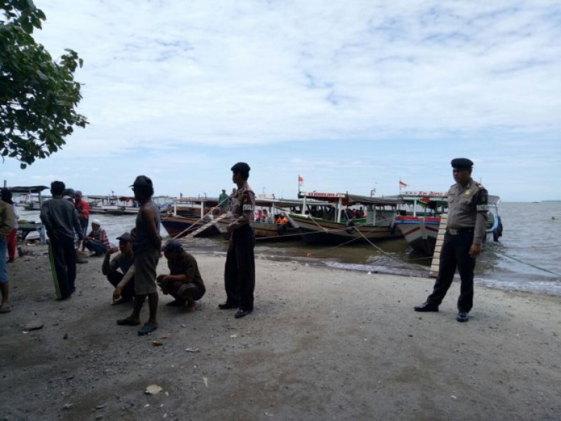 IMG-patroli-71101-sambang-dialogis-pantai-wisata-tanjung-pasir-himbau-pengunjung-serta-nahkoda-kapal