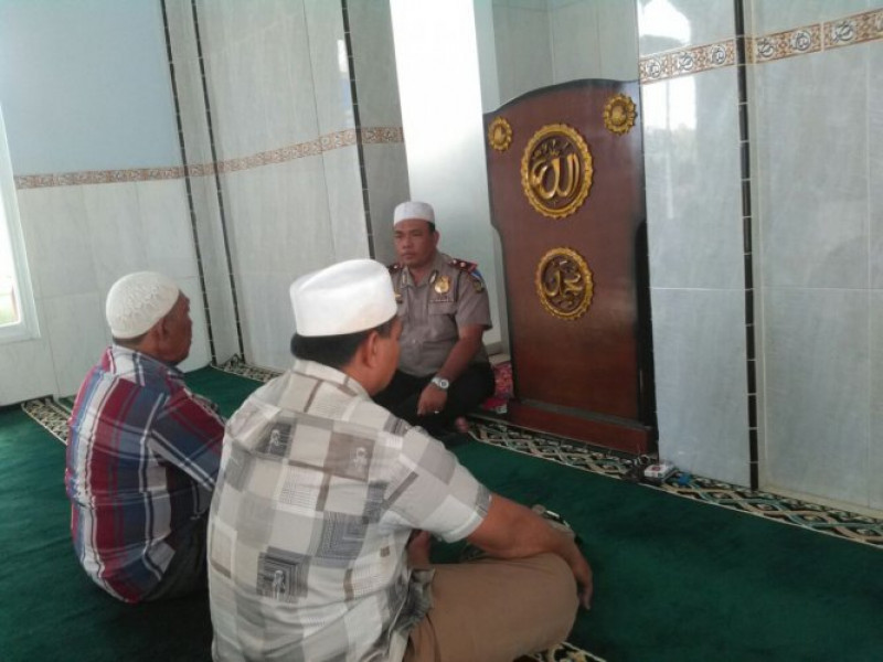 IMG-melalui-cinta-masjid-kapolsek-neglasari-himbau-jamaah-ingatkan-keluarga-tidak-bermain-petasan