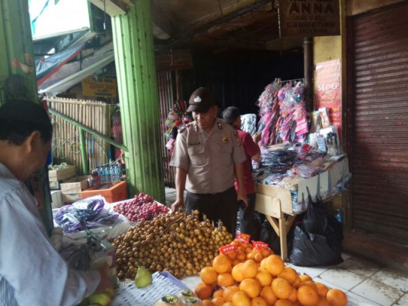 IMG-hasil-pantauan-anggota-polres-metro-tangerang-kota-bahan-pokok-masih-mencukupi