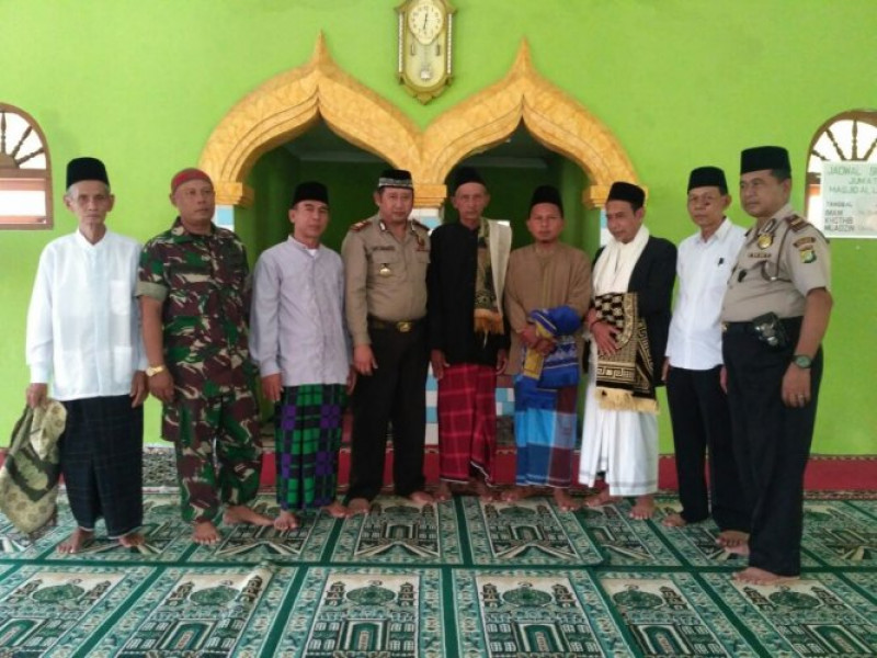 IMG-kapolsek-sepatan-melaksanakan-sholat-jumat-keliling