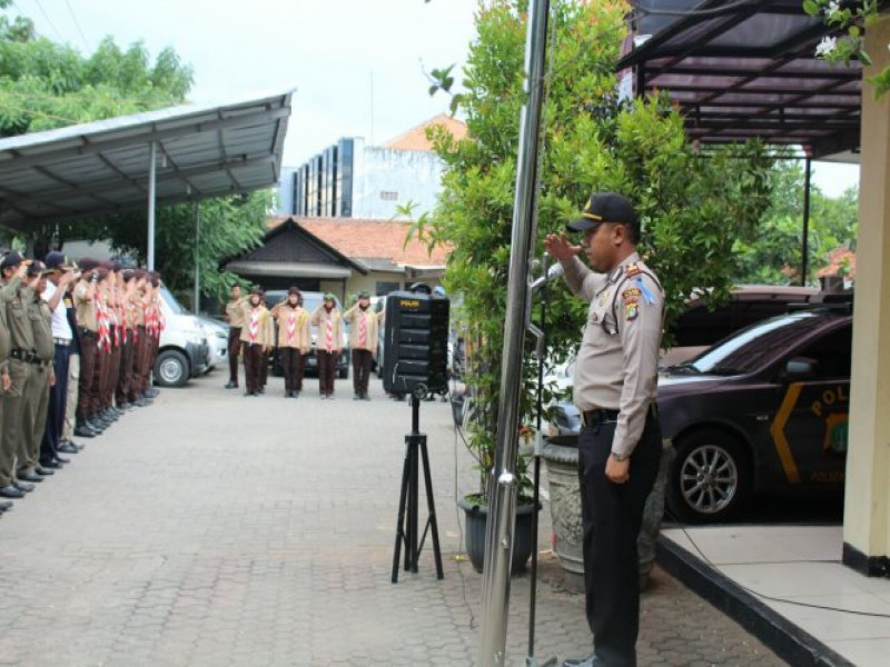 IMG-polsek-teluknaga-melaksanakan-apel-gelar-pasukan-dalam-rangka-pengamanan-malam-tahun-baru-2018