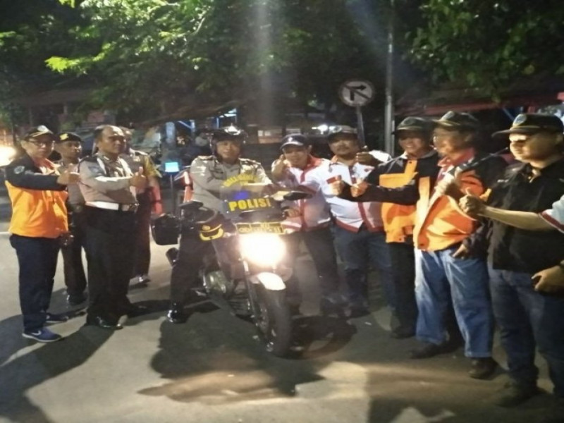 IMG-kendarai-sepeda-motor-kapolsek-neglasari-cek-petugas-pam-malam-tahun-baru-dan-pantau-situasi-kamtibmas-wilayah