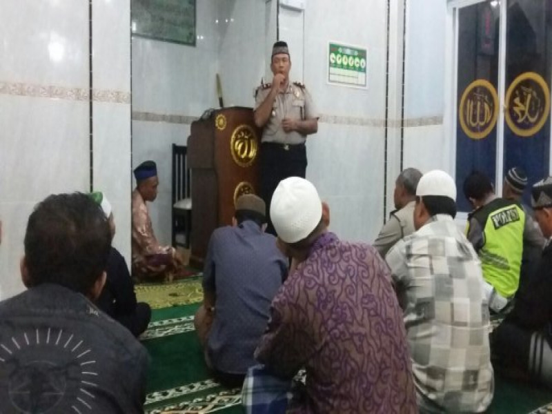 IMG-kapolsek-neglasari-jalin-silaturahmi-dan-himbau-warganya-melalui-program-cinta-masjid