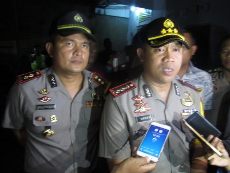 IMG-anggota-reskrim-polrestro-tangerang-kotabebaskan-puluhan-orang-yang-diduga-korban-penyekapan