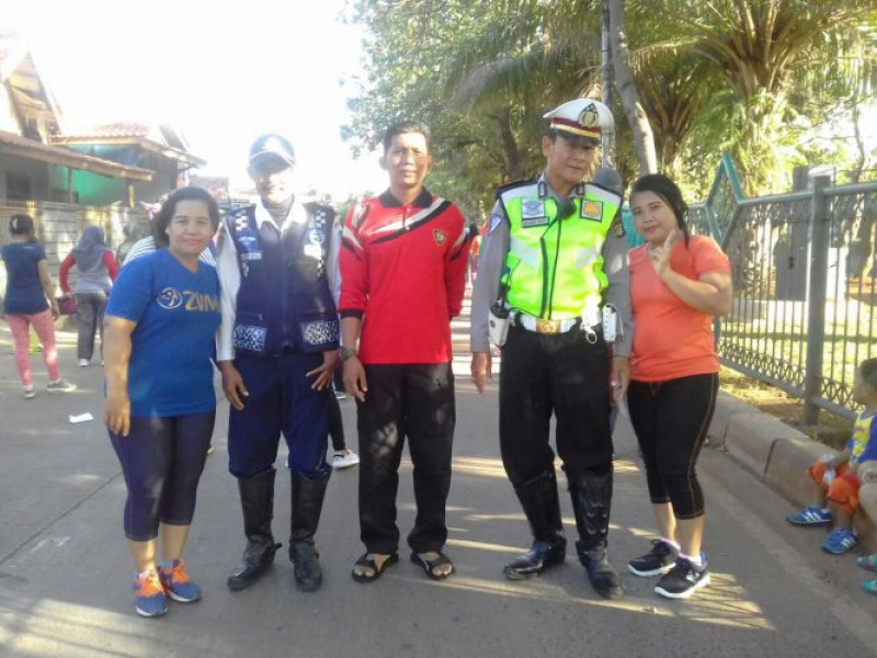 IMG-unit-lantas-polsek-neglasari-berikan-rasa-aman-dan-nyaman-saat-car-free-day