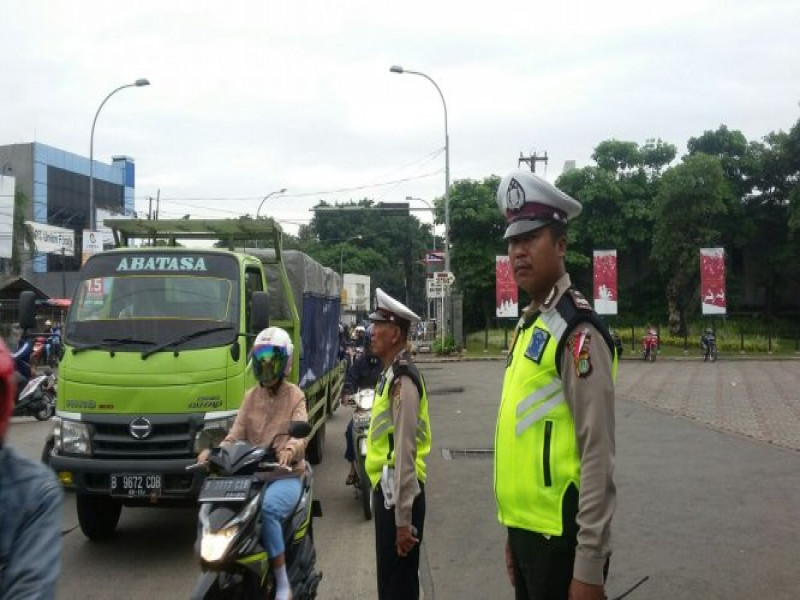 IMG-pelayanan-prima-pagi-hari-polantas-polsek-jatiuwung-pengaturan-lalu-lintas-di-pertigaan-gajah-tunggal