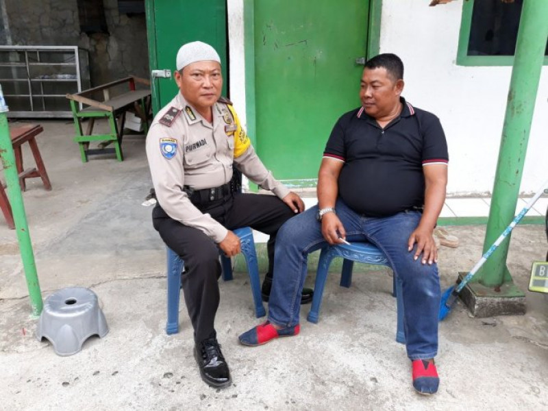 IMG-giat-polsantren-bhabinkamtibmas-kelkebon-besar-sambang-dialogis-dengan-tokoh-masyarakat-di-rt-02-01