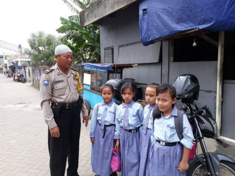 IMG-giat-polkiss-bhabinkamtibmas-aiptu-spurwadi-sambang-dialogis-dengan-pelajar-sdn-yia-kel-kb-besar