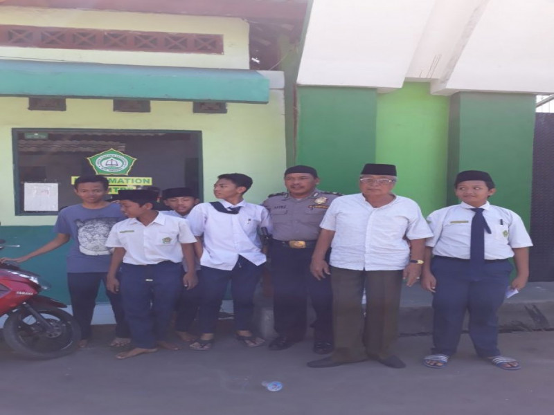 IMG-giat-polkiss-bhabinkamtibmas-kel-batu-jaya-ke-mts-man-baul-ulum-pondok-pesantren-assidhiqiyah-2-batu-ceper