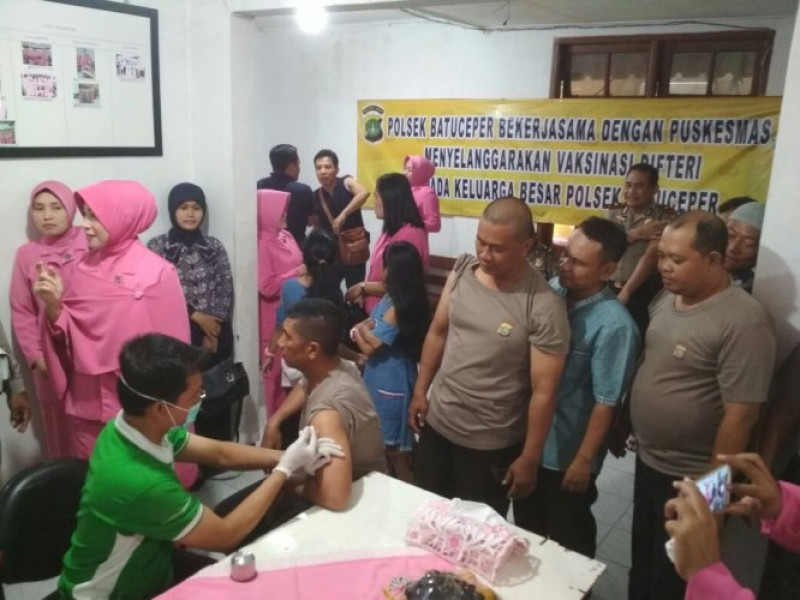 IMG-polsek-batu-ceper-menyelenggarakan-kegiatan-suntik-vaksin-difteri