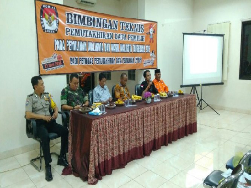 IMG-bhabinkamtibmas-polsek-cipondoh-pantau-pelaksanaan-pemutakhiran-data-pemilih