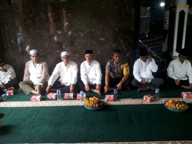 IMG-suhaedi-hadir-bersama-warga-dalam-acara-peringatan-maulid-nabi-membawa-di-kelurahan-tajur