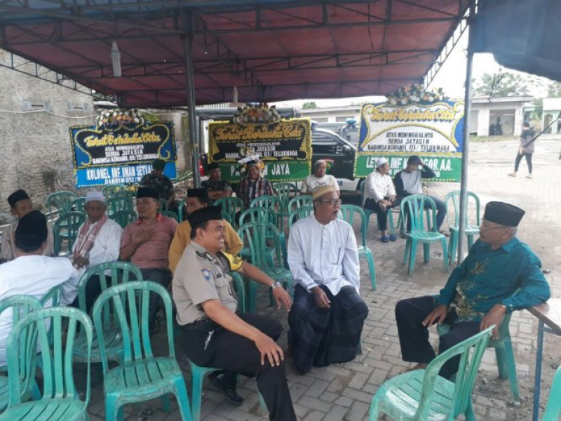 IMG-berikan-semangat-bhabinkamtibmas-polsek-benda-melayat-warganya-yang-meninggal-dunia