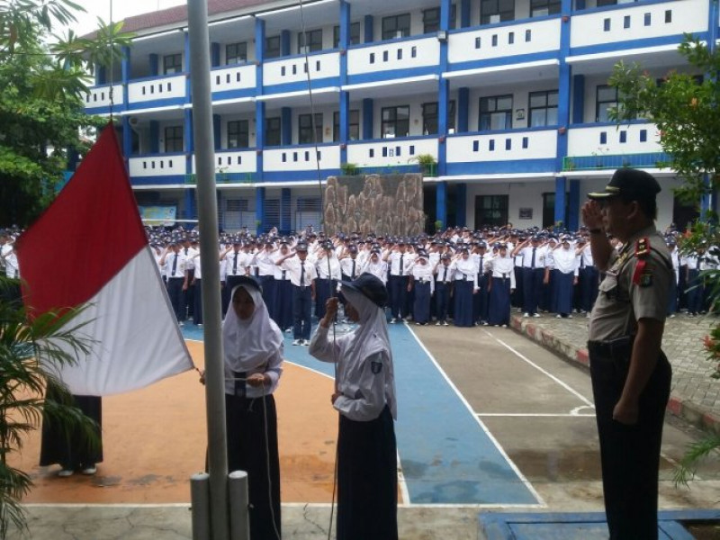 IMG-kapolsek-batu-ceper-menjadi-pembina-upacara-di-sekolah-smp-negeri-7-batu-ceper