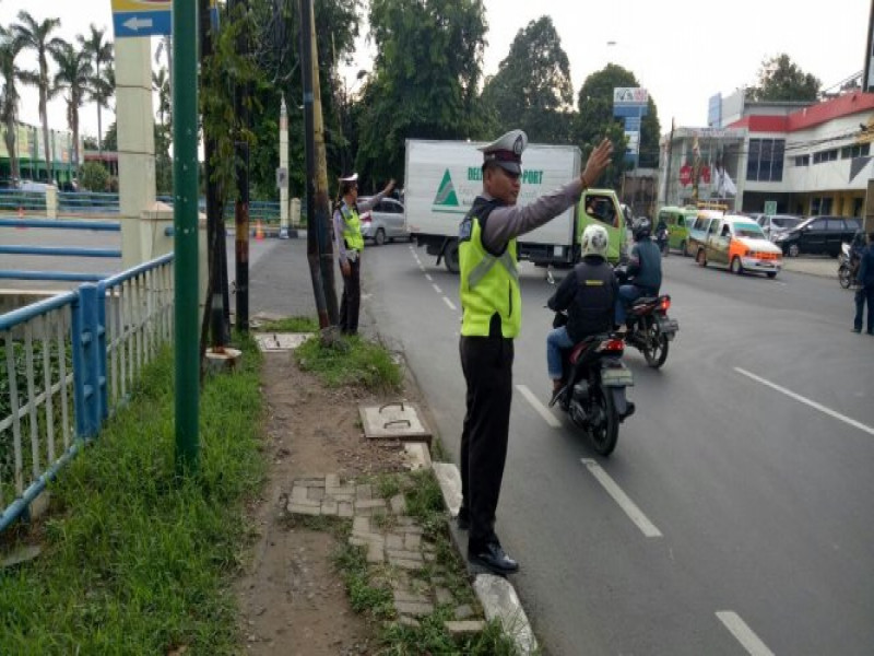 IMG-anggota-lantas-polsek-batu-ceper-laksanakan-kegiatan-gatur-lalin-protap-sore-hari