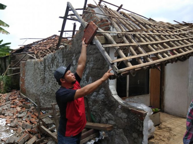 IMG-roboh-akibat-gempa-rumah-warga-pinang-langsung-dibangun-pemkot-tangerang