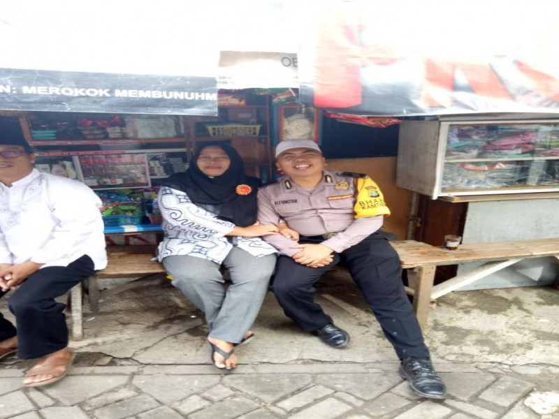 IMG-anggota-bhabinkamtibmas-brigadir-ali-yamsyah-sambang-dialogis-dengan-ibu-fuji-warga-rt01-01-kelurahan-poris-gaga-baru