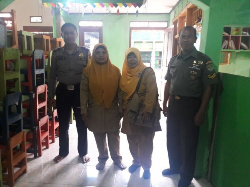 IMG-kegiatan-polkiss-bhabinkamtibmas-batu-sari-brigadir-joni-sambangi-sekolah-sdn-batu-ceper-1