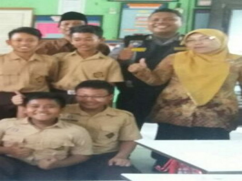 IMG-kegiatan-polkiss-bhabinkamtibmas-aiptu-khandoko-sambang-dialogis-dengan-guru-dan-murid-sekolah-sdn-kebon-besar-2-batu-ceper