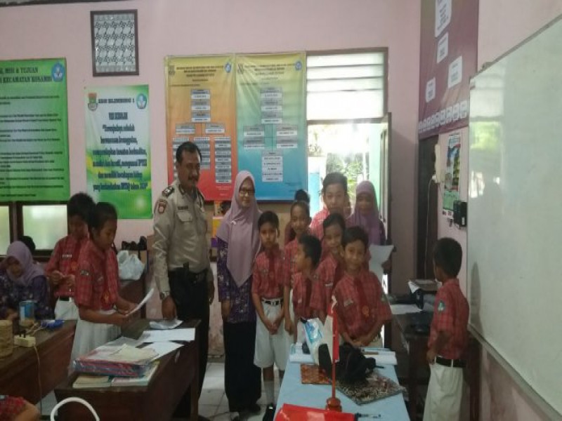 IMG-giat-polkiss-aiptu-iswiyadi-di-sdn-belimbing-ajak-pelajar-untuk-menghormati-guru