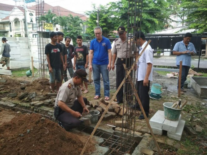 IMG-wakapolsek-batu-ceper-hadiri-kegiatan-renovasi-pembangunan-kantor-rw07-dan-pos-pol-perumahan-budi-indah