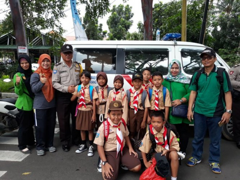 IMG-program-sambang-diologis-bhabinkamtibmas-aiptu-spurwadi-kunjungi-pelajar-sdn-empang-bahagia